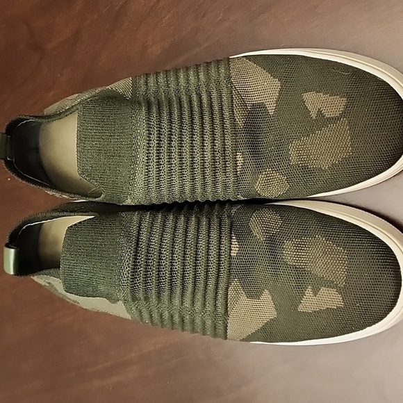 Steven Madden Gills Platform Slip-on Sneakers Green Camo sz 8.5 - Picture 1 of 8